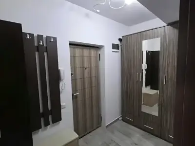 Garsoniera de inchiriere Sector 5 Bucuresti living oglinda